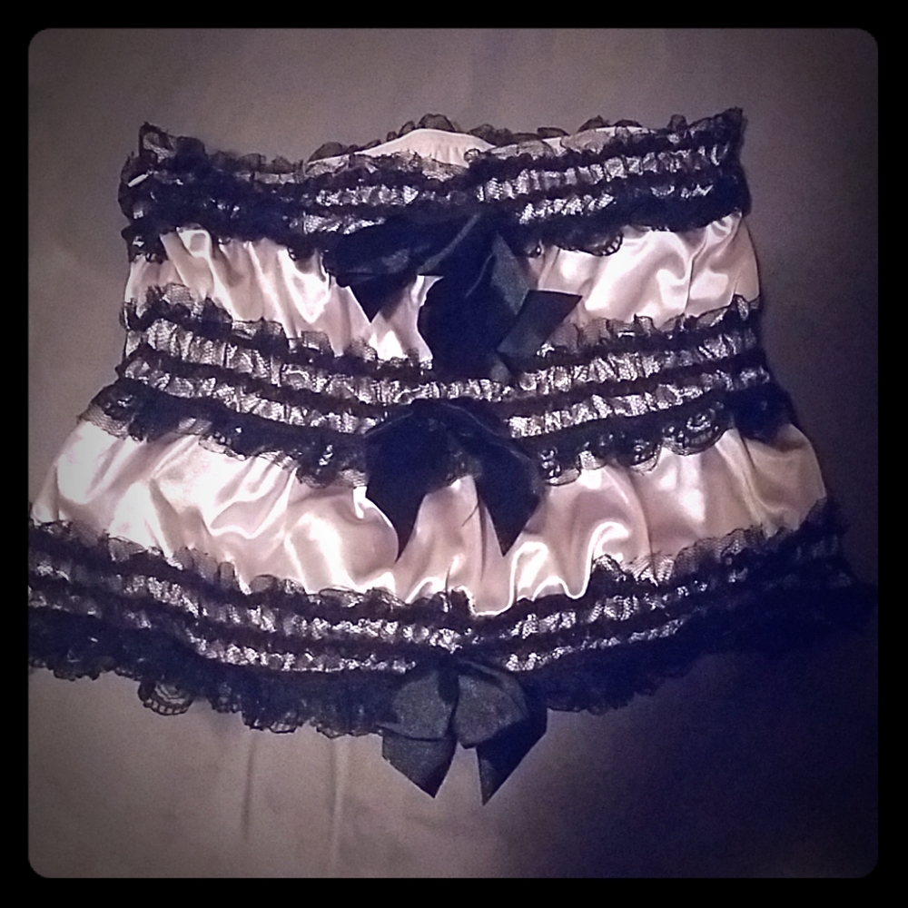 SEXY SEXY MAID SKIRT!